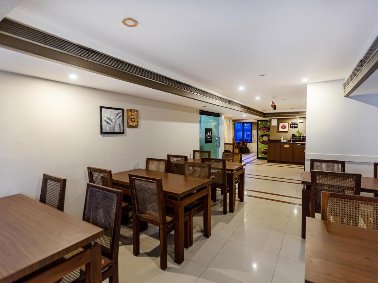 Treebo Trend Time Square Marine Drive Hotel Kochi Buitenkant foto