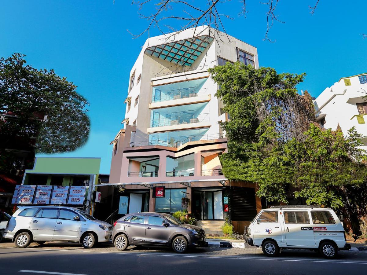 Treebo Trend Time Square Marine Drive Hotel Kochi Buitenkant foto