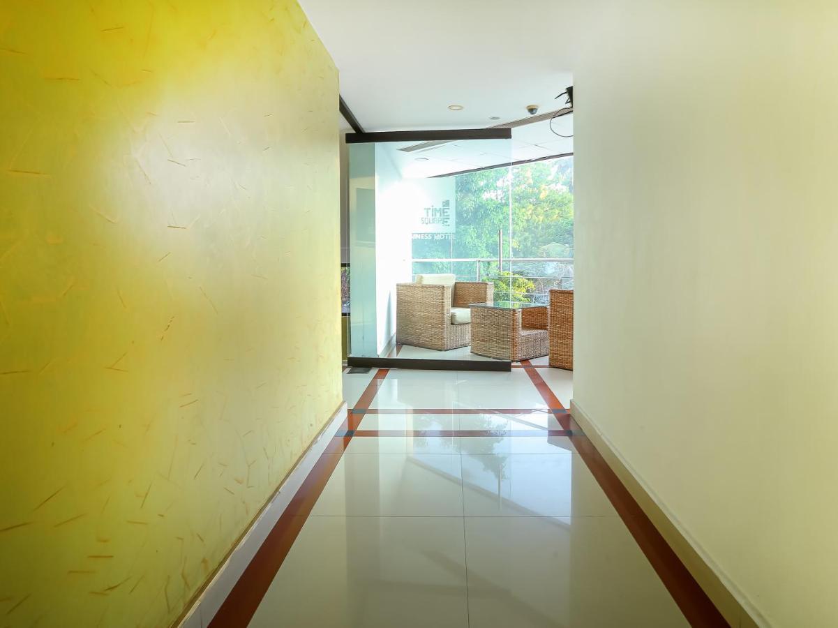 Treebo Trend Time Square Marine Drive Hotel Kochi Buitenkant foto