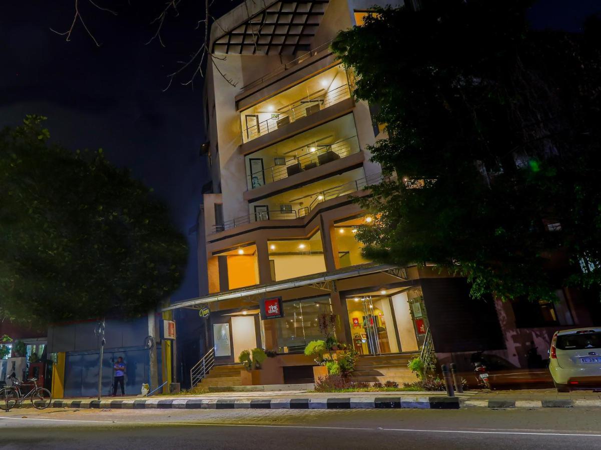 Treebo Trend Time Square Marine Drive Hotel Kochi Buitenkant foto