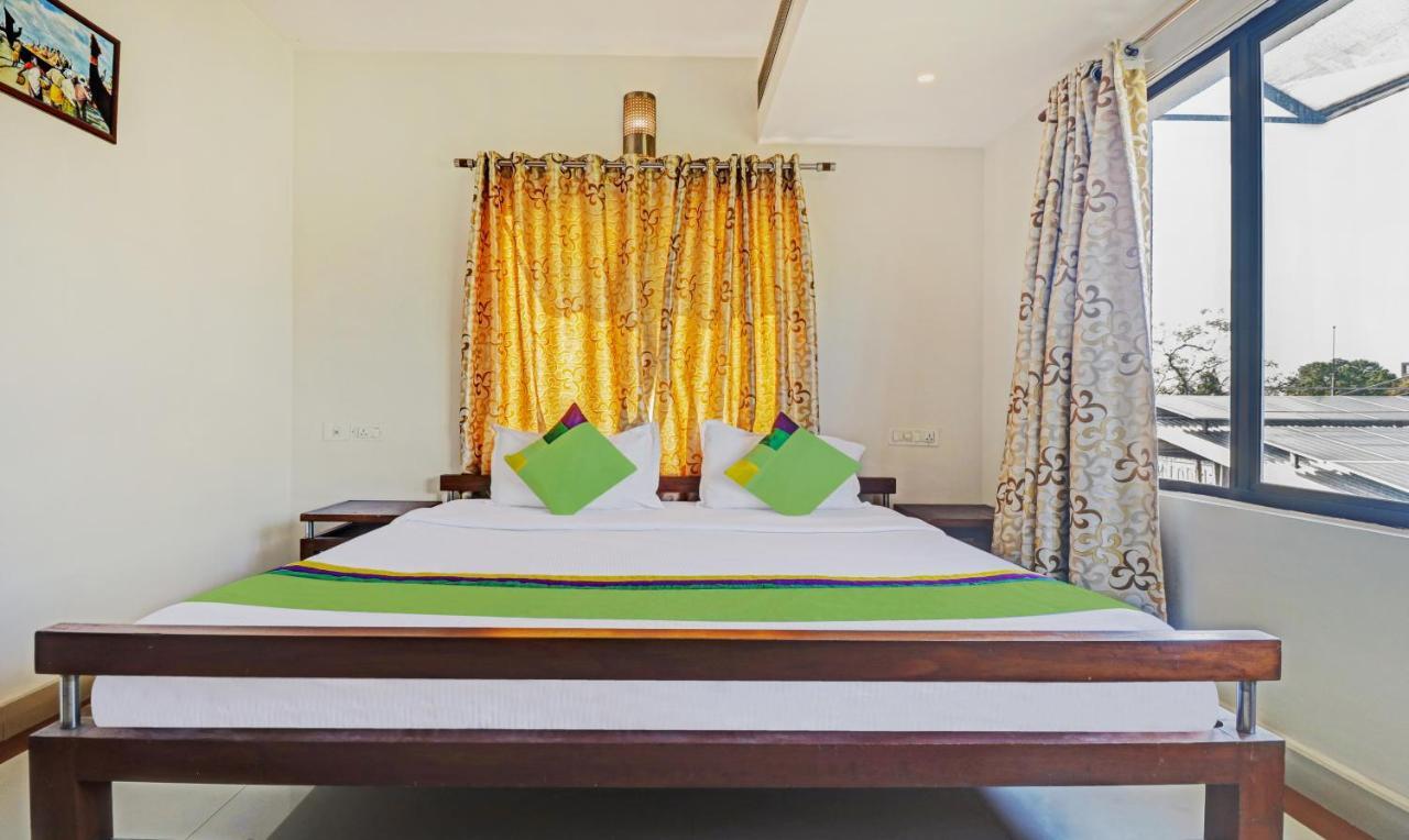 Treebo Trend Time Square Marine Drive Hotel Kochi Buitenkant foto