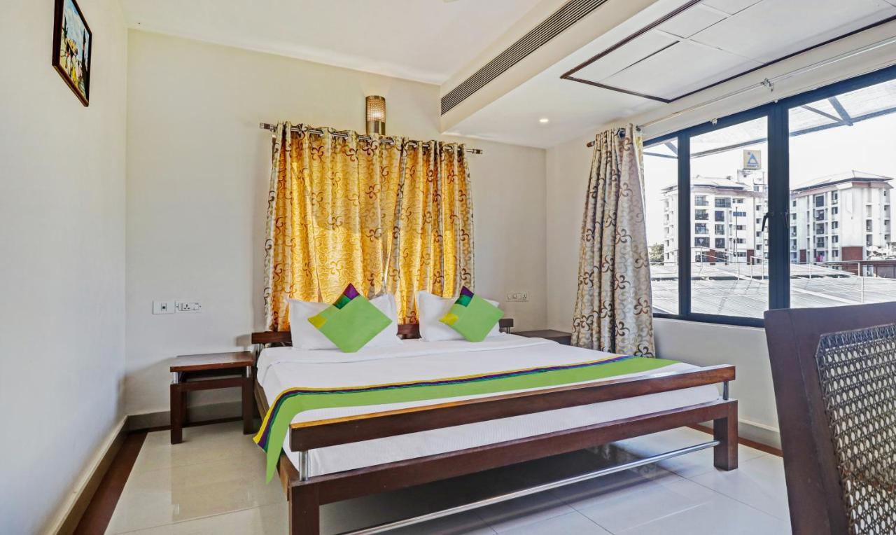 Treebo Trend Time Square Marine Drive Hotel Kochi Buitenkant foto