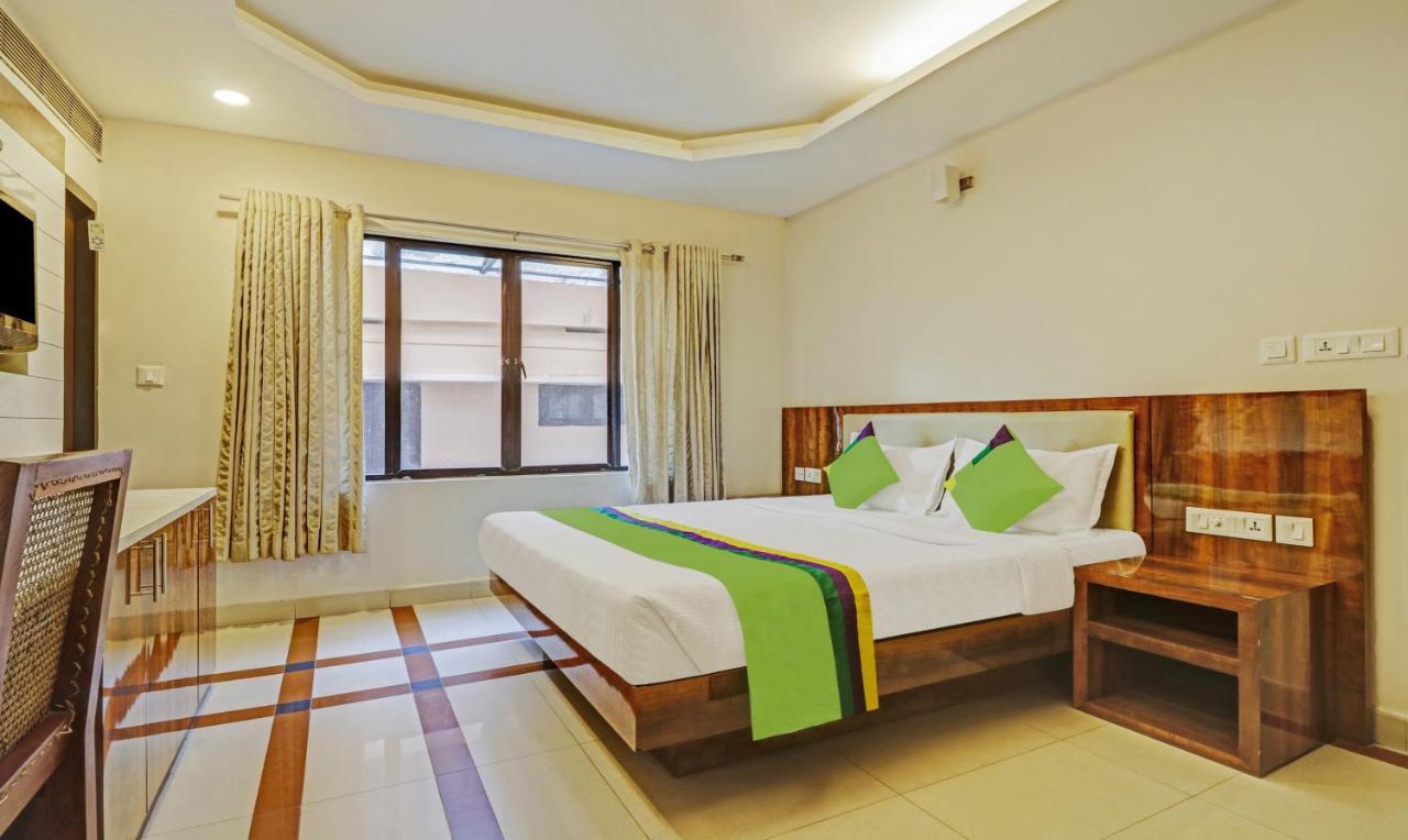 Treebo Trend Time Square Marine Drive Hotel Kochi Buitenkant foto