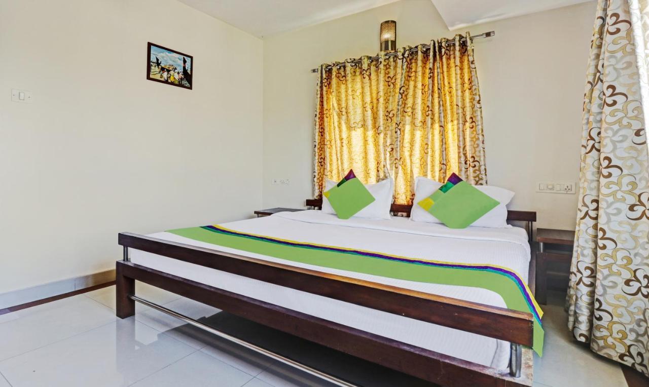 Treebo Trend Time Square Marine Drive Hotel Kochi Buitenkant foto