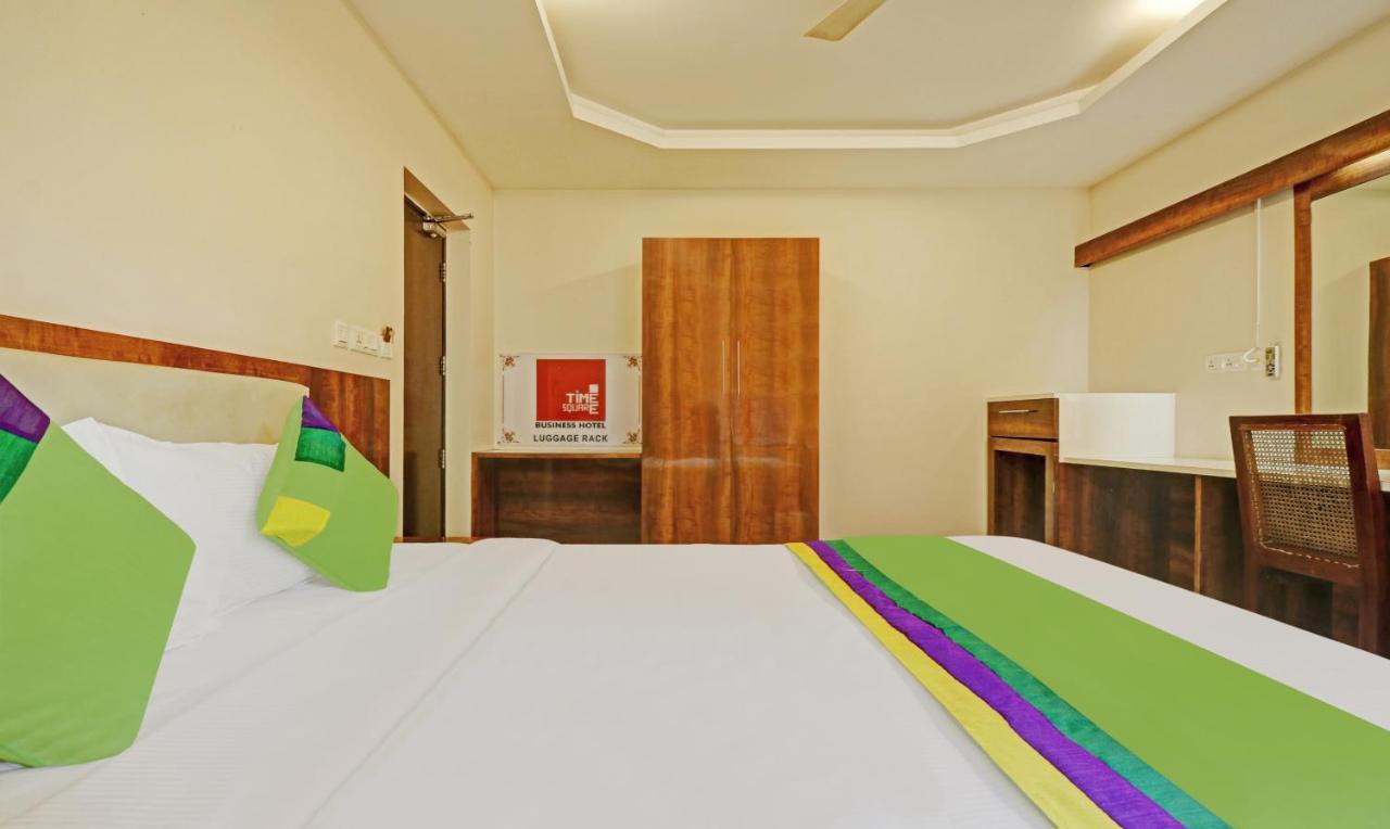 Treebo Trend Time Square Marine Drive Hotel Kochi Buitenkant foto