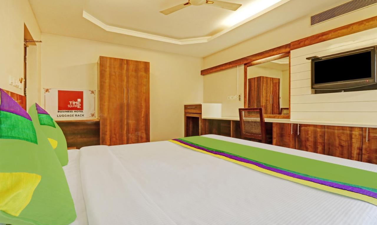 Treebo Trend Time Square Marine Drive Hotel Kochi Buitenkant foto