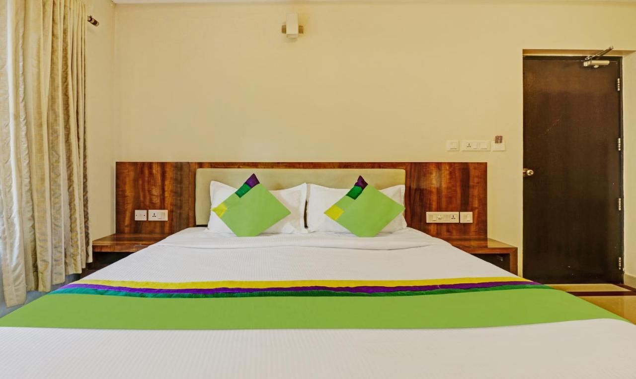 Treebo Trend Time Square Marine Drive Hotel Kochi Buitenkant foto