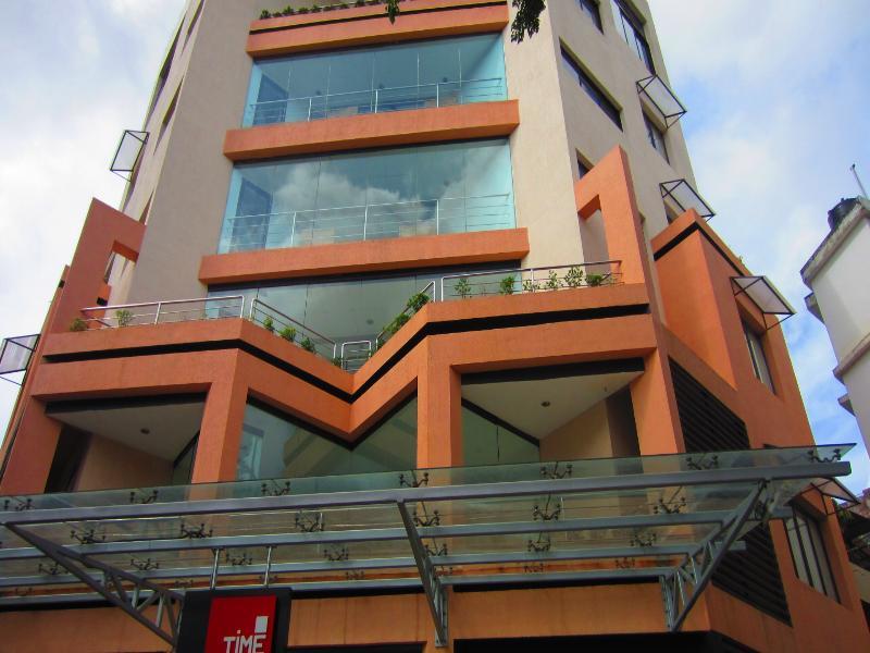 Treebo Trend Time Square Marine Drive Hotel Kochi Buitenkant foto