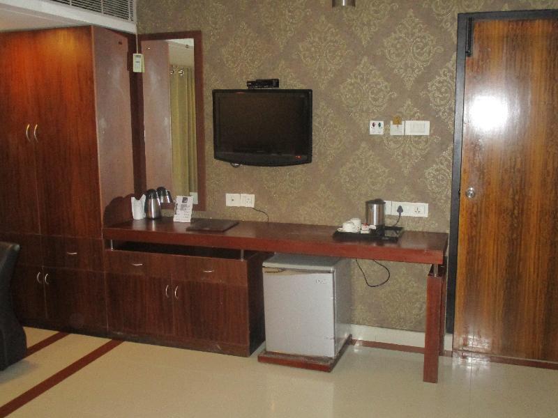 Treebo Trend Time Square Marine Drive Hotel Kochi Buitenkant foto