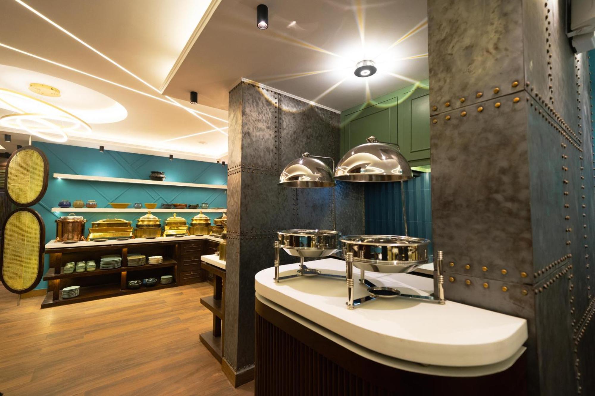 Treebo Trend Time Square Marine Drive Hotel Kochi Buitenkant foto
