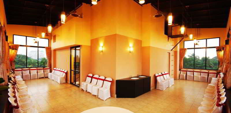 Treebo Trend Time Square Marine Drive Hotel Kochi Buitenkant foto