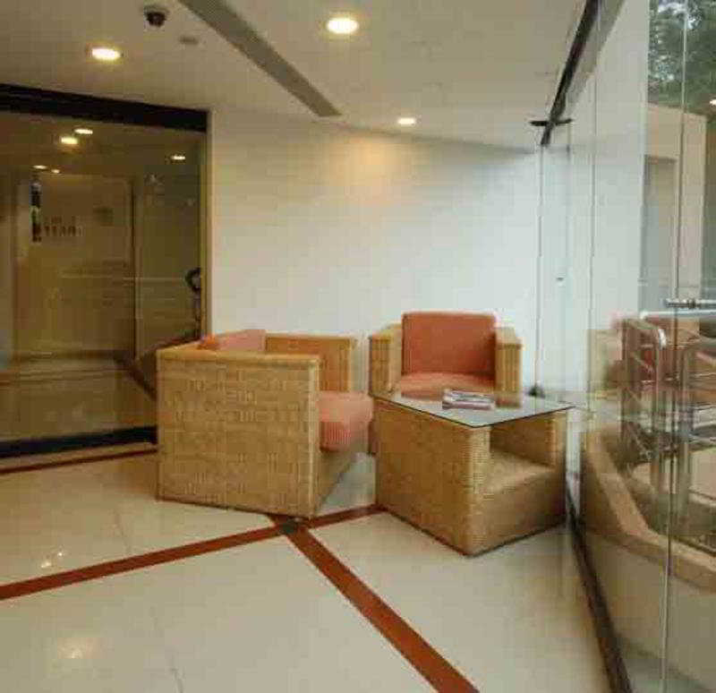 Treebo Trend Time Square Marine Drive Hotel Kochi Buitenkant foto