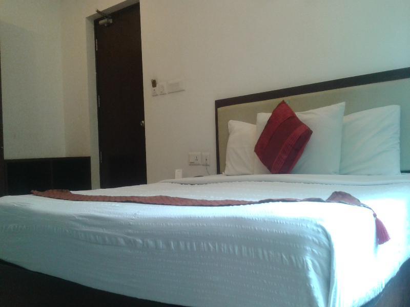 Treebo Trend Time Square Marine Drive Hotel Kochi Buitenkant foto